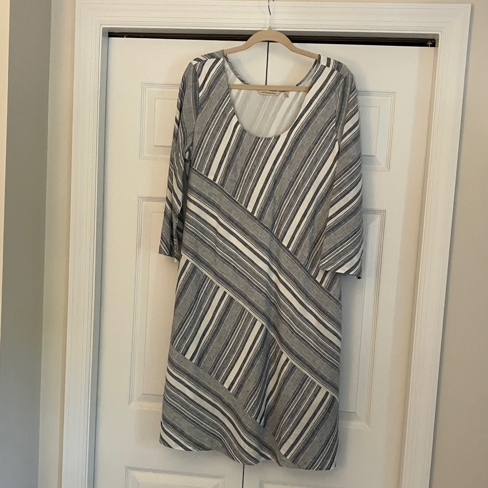 Soft Surroundings Elegant Gray and White Dress